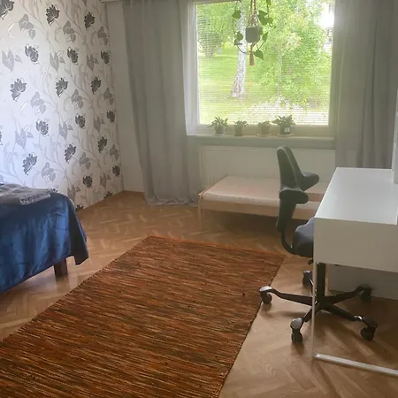 Omakotitalo Kiteen Keskustassa アパート
